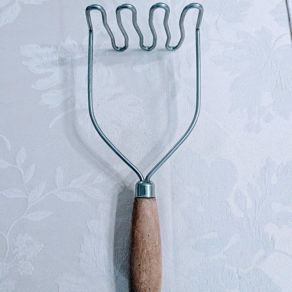 VTG Wooden Potato Masher 10" Stainless Steel Throughout Handheld Utensil